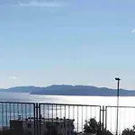 Seaview „megan“ With Sunny Terrace 아파트 카스타브